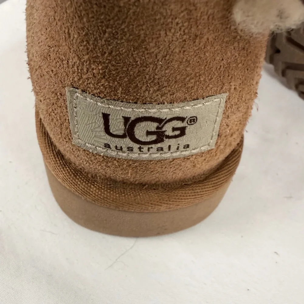 UGG Australia Bailey Bow II Chestnut Suede Sheepskin Boots 3280‎ Mens 6 Womens 8